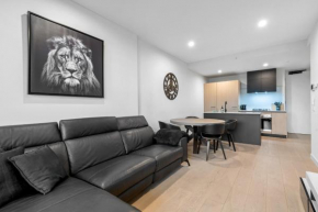 High-Rise Inner-City 2-Bed with Sauna, Gym & Spa